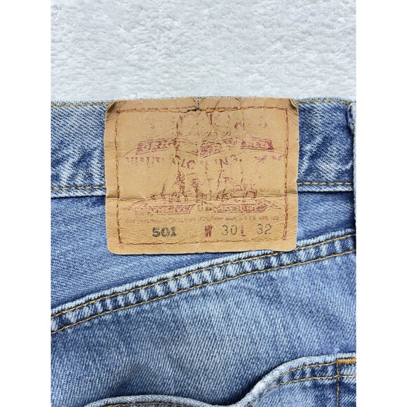 Vintage Levi's 501 Men's W30 L32 Classic Buttonfly Straight Leg Jeans Made '98 - Picture 4 of 12